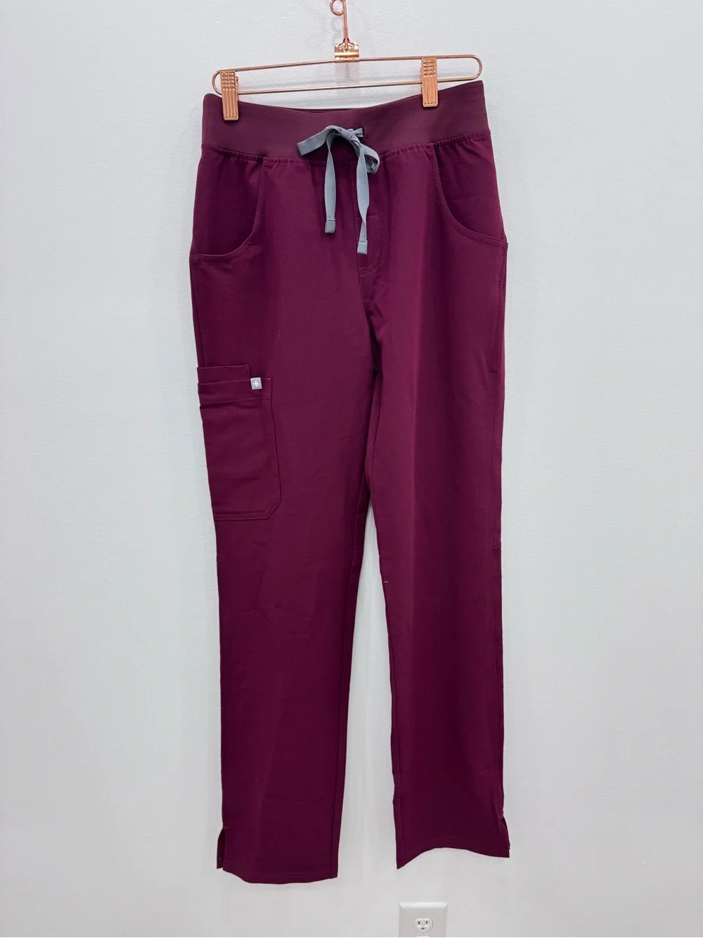 NWT FIGS Kade Cargo Scrub Pants Tall™ size XXS Tall maroon red